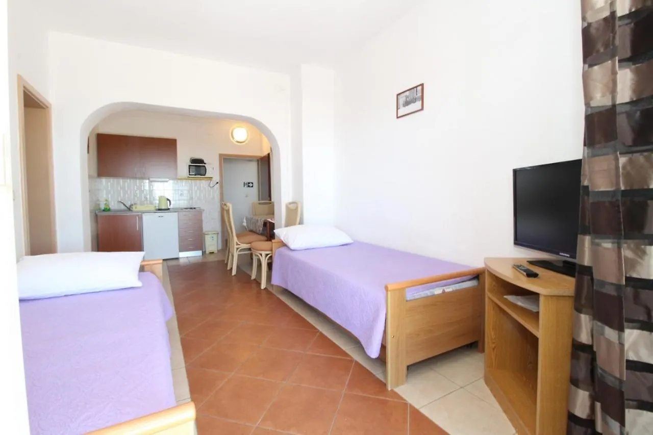 Apartments Karas On The Island Of Pag Mandre