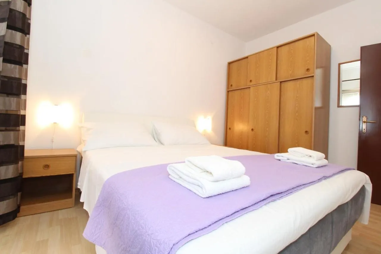 Guest house Apartments Karas On The Island Of Pag Mandre Croatia