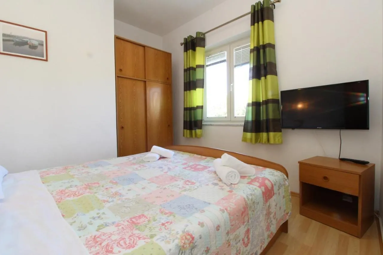 Guest house Apartments Karas On The Island Of Pag Mandre