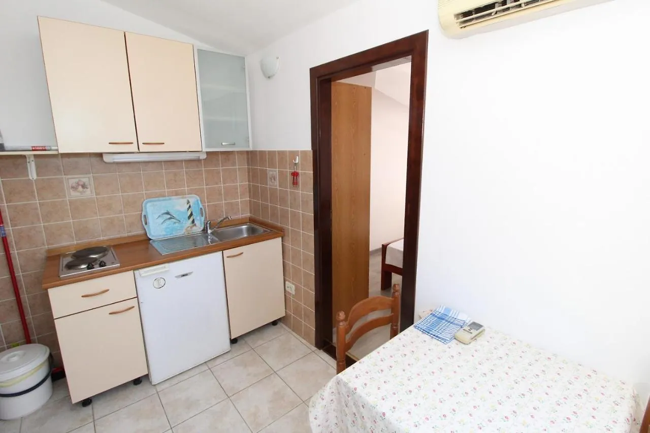 Apartments Karas On The Island Of Pag Mandre 0*,