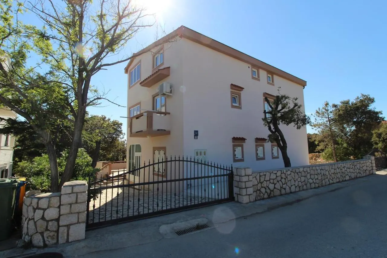 Guest house Apartments Karas On The Island Of Pag Mandre Croatia
