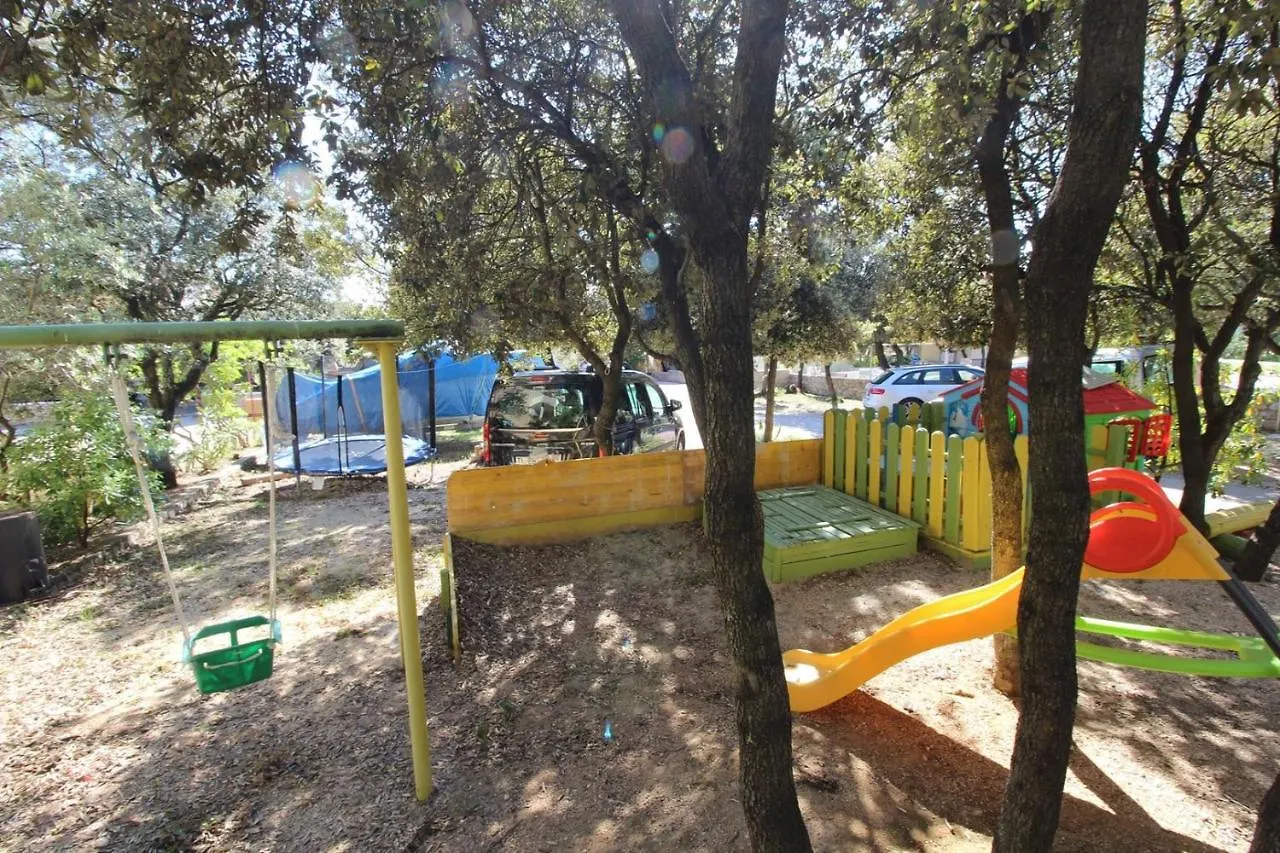 Guest house Apartments Karas On The Island Of Pag Mandre