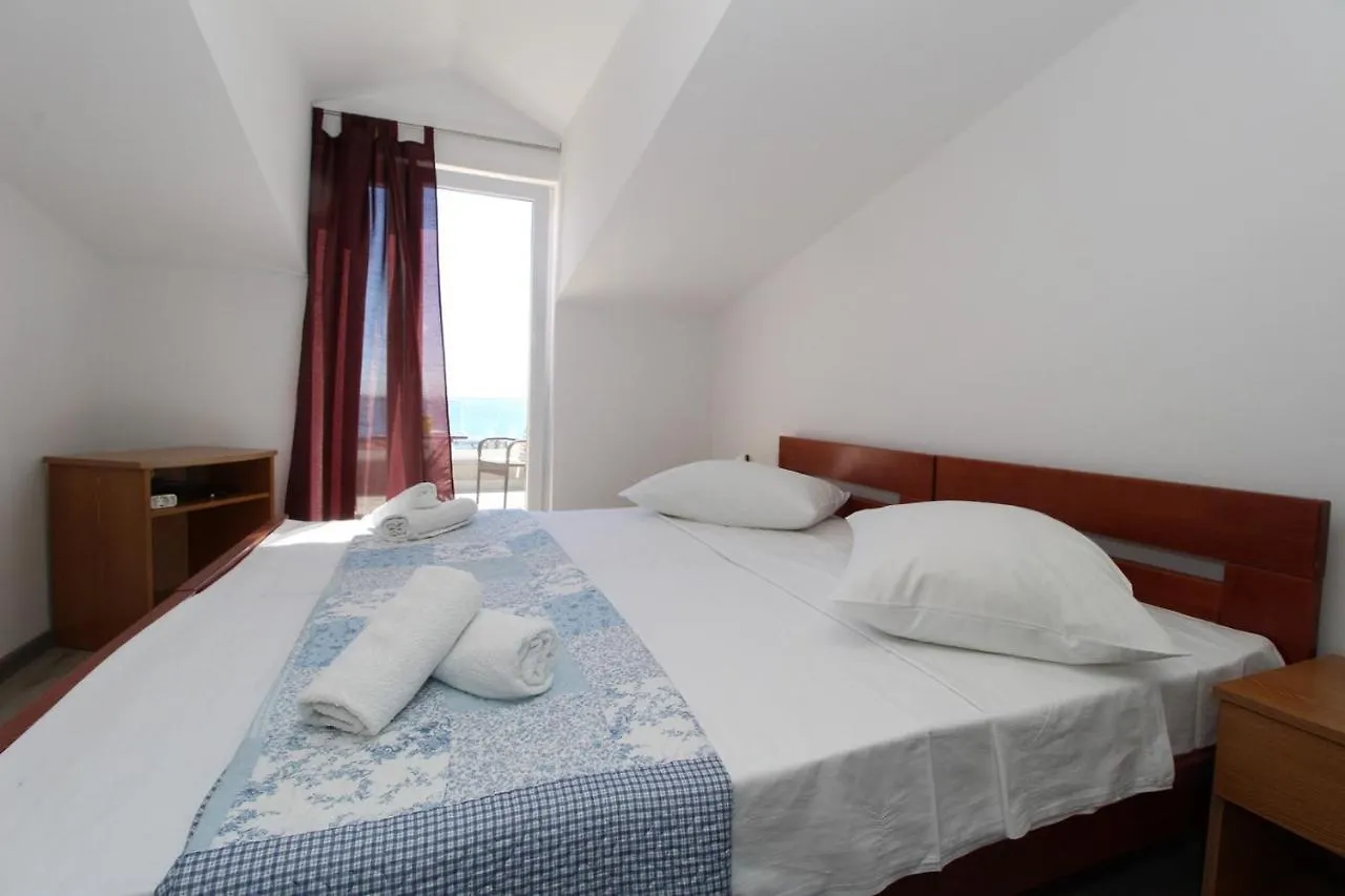 Apartments Karas On The Island Of Pag Mandre