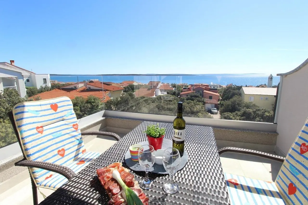 Guest house Apartments Karas On The Island Of Pag Mandre