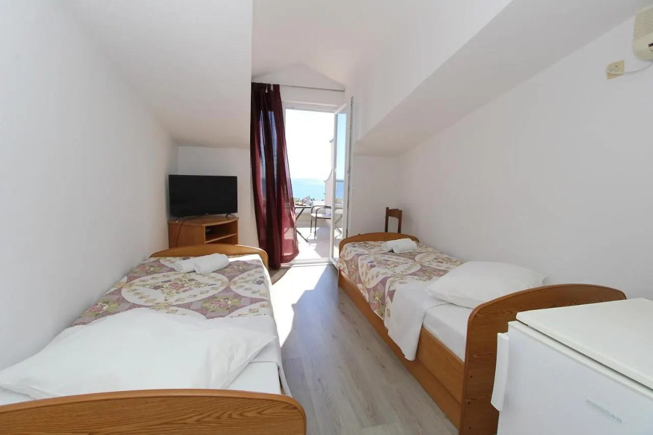 Guest house Apartments Karas On The Island Of Pag Mandre