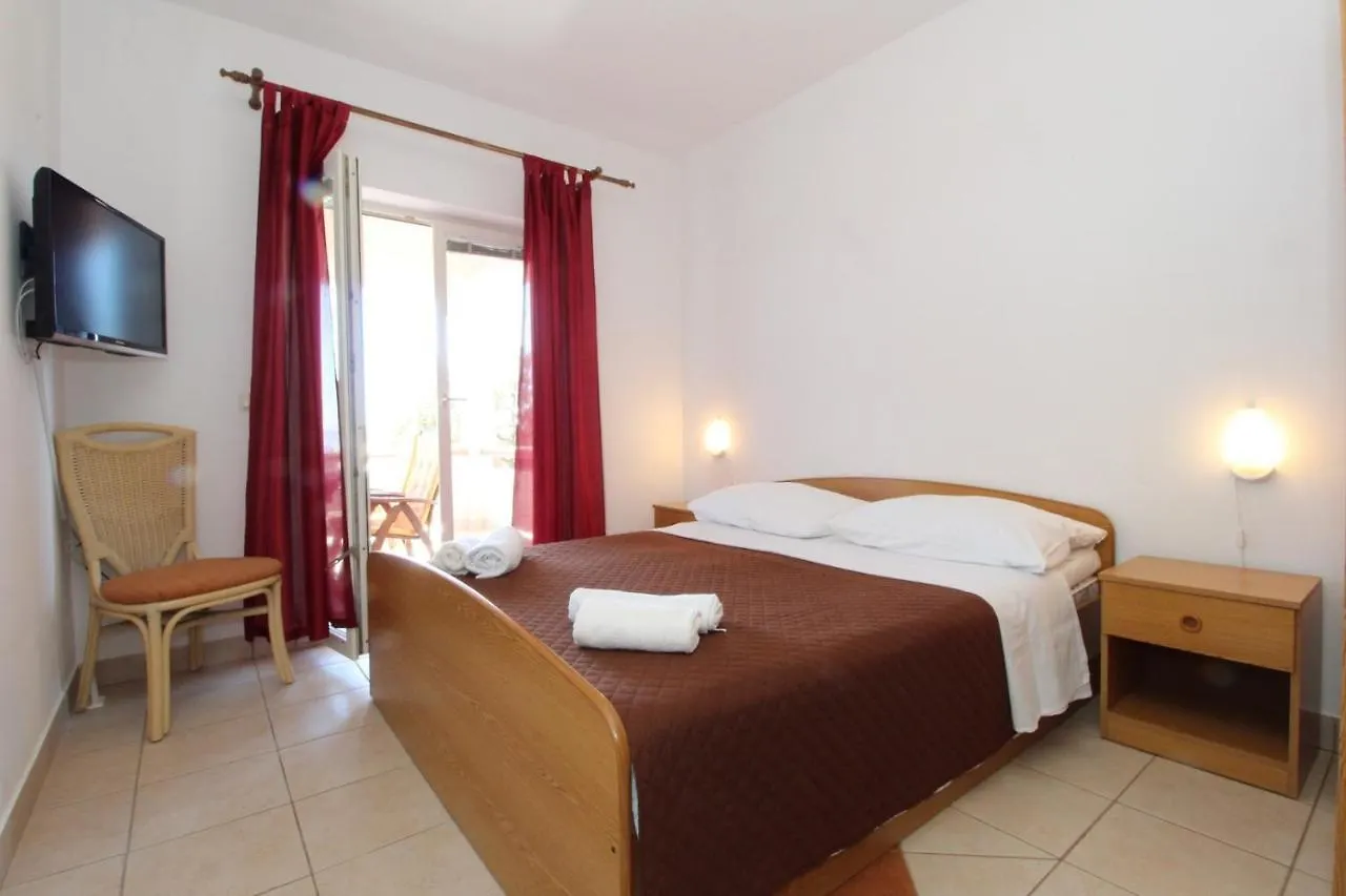 Guest house Apartments Karas On The Island Of Pag Mandre Croatia