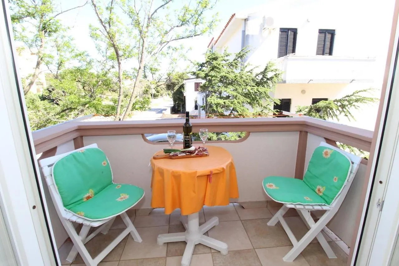 Guest house Apartments Karas On The Island Of Pag Mandre